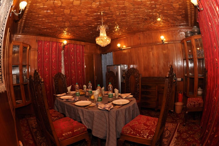 Peace of Mind Houseboat, Srinagar 3